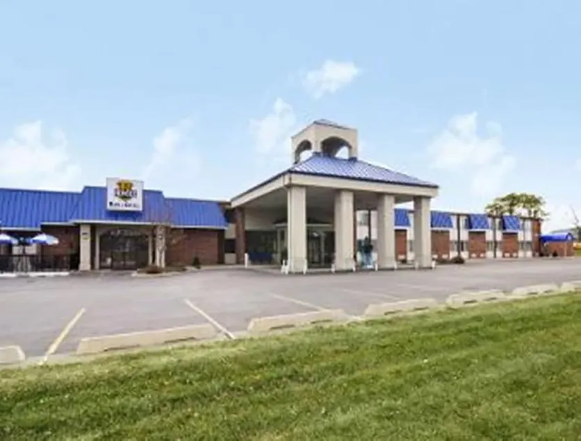 Days Inn By Wyndham La Crosse Conference Center - Image 1