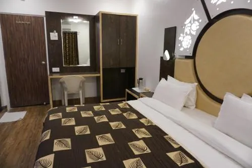 Hotel J J - Image 1