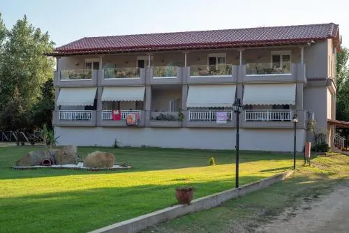 Camping Linaraki Apartments & Bungalows - Image 1