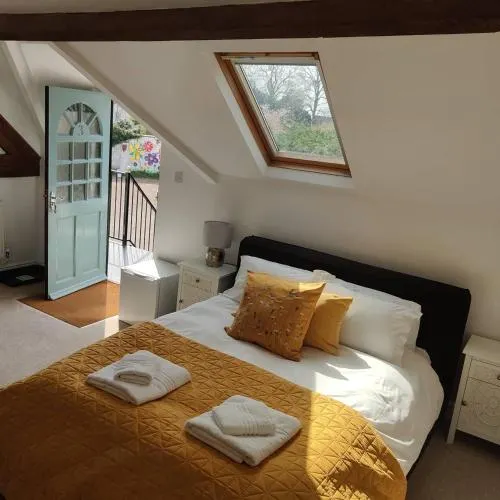 White Horse Inn - Image 1