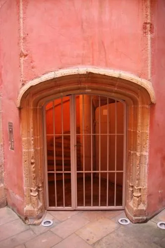Vieux Lyon Cour Renaissance - Image 1