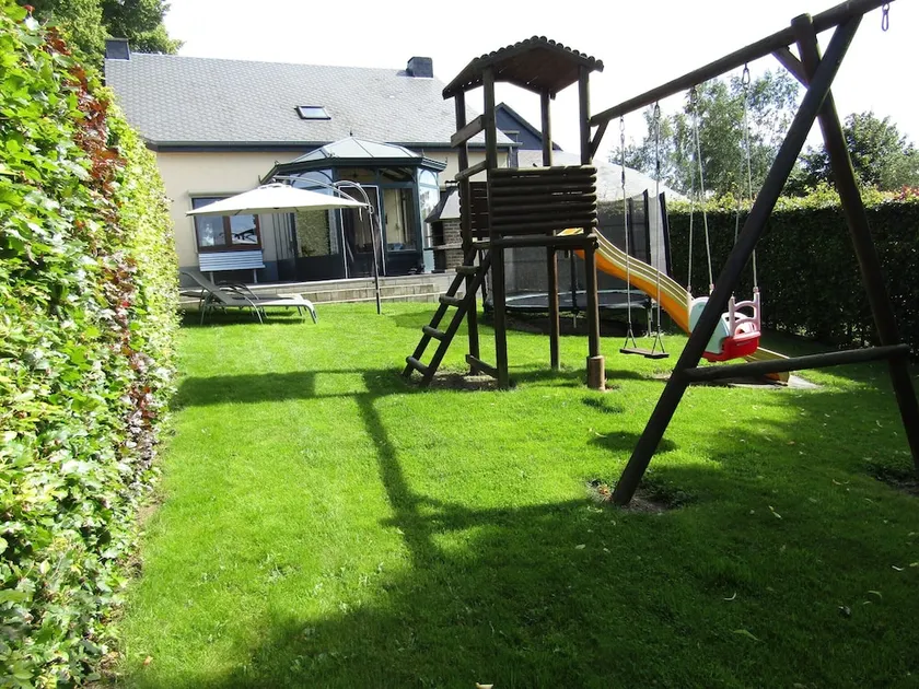 Lovely spot with plenty of outdoor space - Image 1