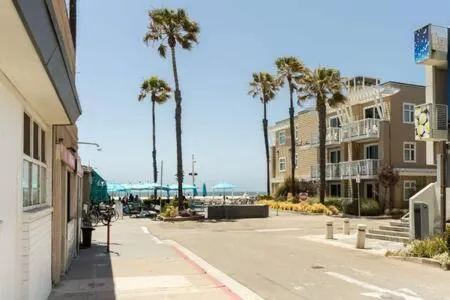 AMAZING Hermosa Beach Location + Free Parking! - Image 1