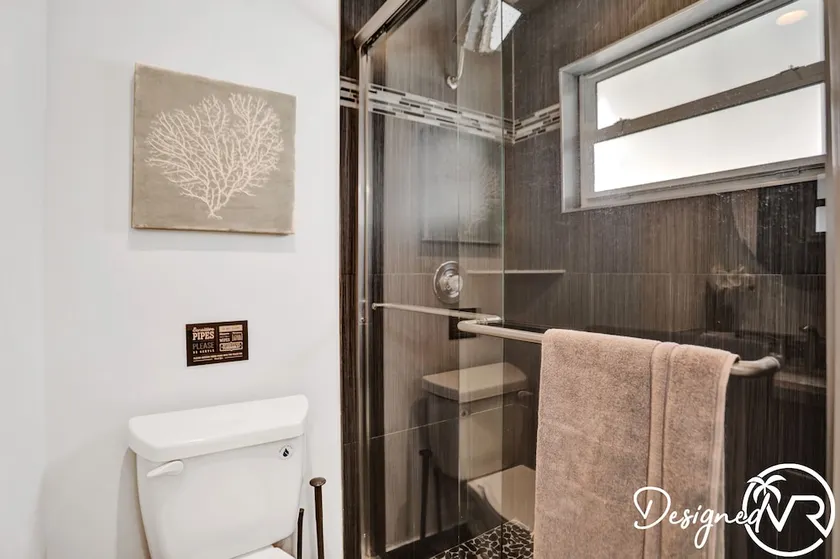 6 BR With Heated Pool Close to Beach - Image 1