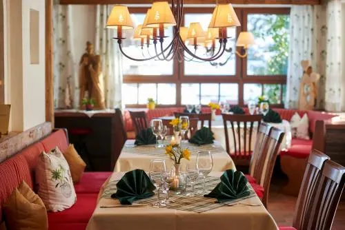 Hotel Kronenhof - Image 1