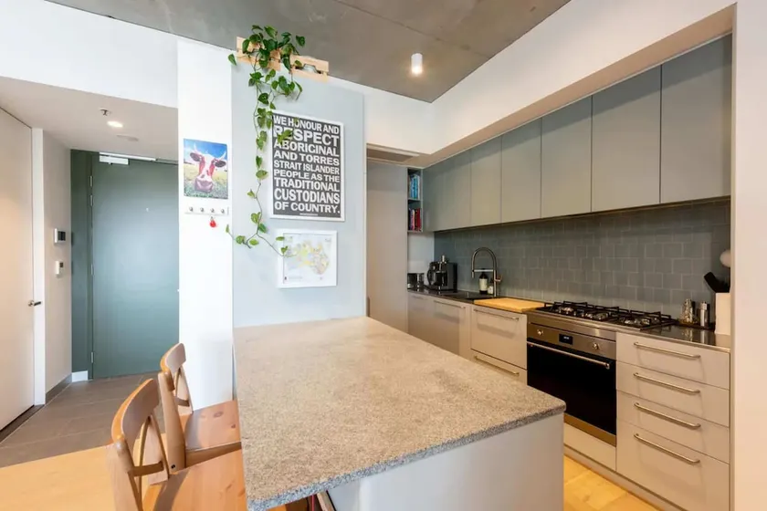 Brunswick Retreat! 5th floor 1-bed Unit w Parking - Image 1