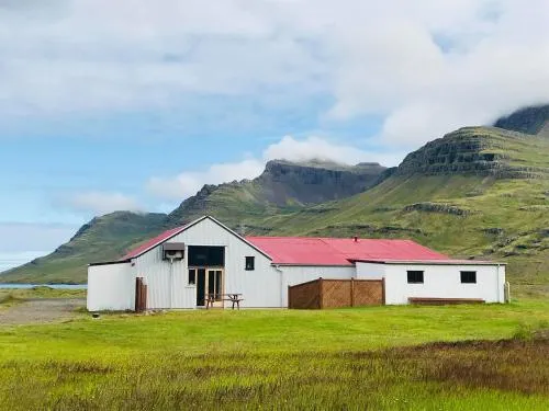 Oseyri Hlaðan -The Barn - Image 1