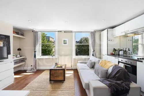 Modernised Apartments 1 and 2 Bedrooms Option Terrace and Balcony High Street - Image 1