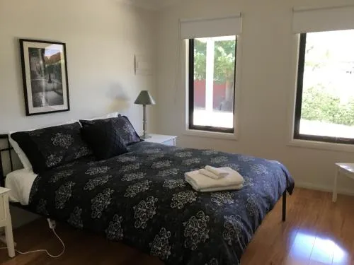 RAIL TRAIL COTTAGE ACCOMMODATION - Image 1
