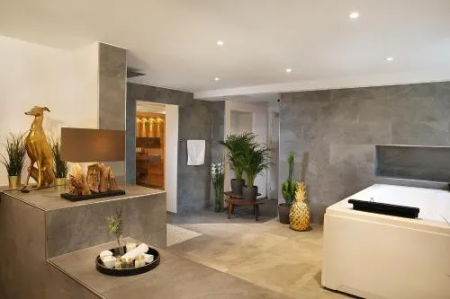 Private Spa LUX with Whirlpool and Sauna in Zurich - Image 1