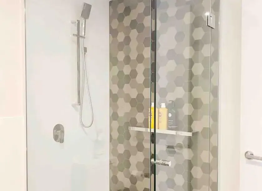 Modern apartment in Cannington - Image 1
