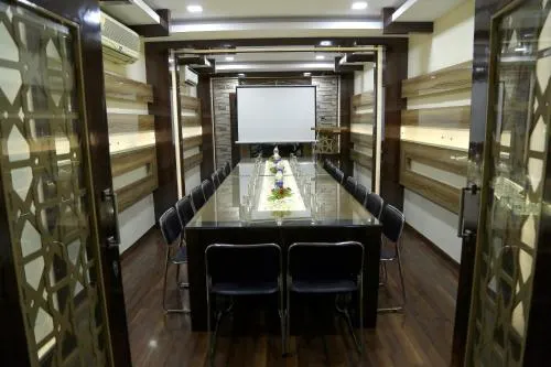 Hotel Mangal Regency - Image 1