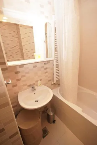 Petros Apartments - Image 1