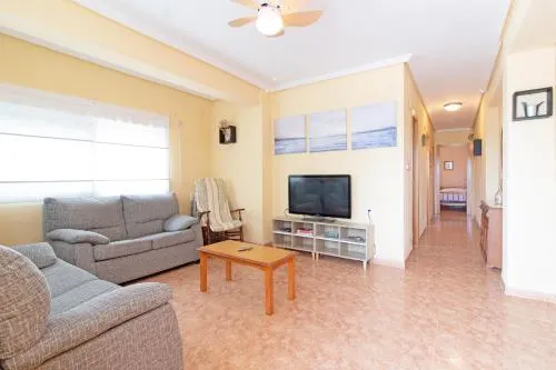 Global Properties, Apartamento en primera linea de playa en Canet - Image 1