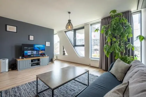 Arcadia Luxury Apartment whit Private Park - Image 1