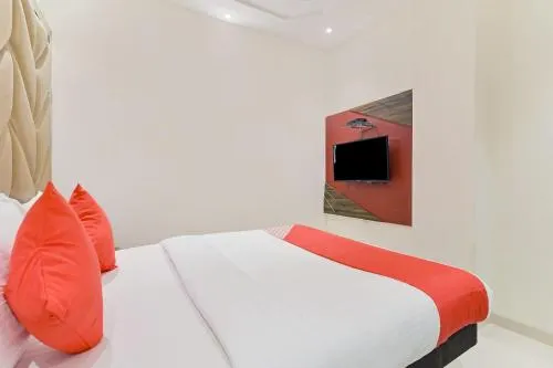 Hotel Victoria Grand by OYO Rooms - Image 1