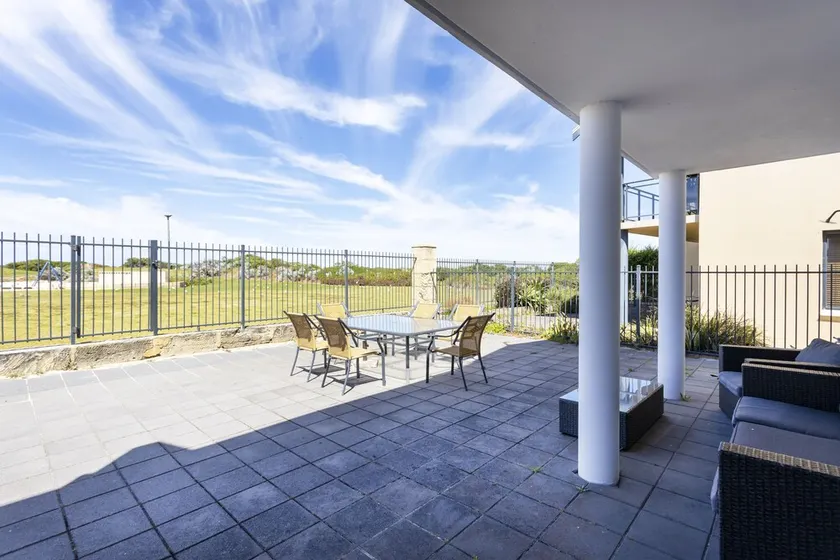 Seaview Apartment - Image 1