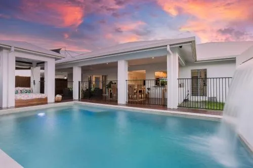 Villa Kelurga Trinity Beach Family and Pet friendly - Image 1
