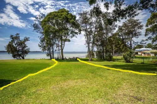 Four Loralyn on the water St Georges Basin 4pm Check Out Sundays - Image 1