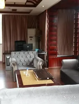 Jinxiu Xiangcao Lake Holiday Hotel - Image 1