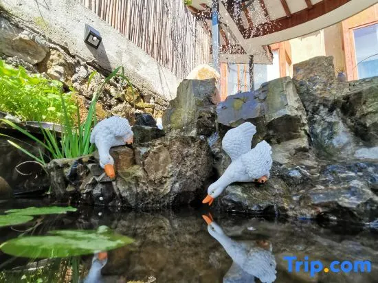 Shambhala Meshe Yunshang Tea Garden Resort Hotel - Image 1