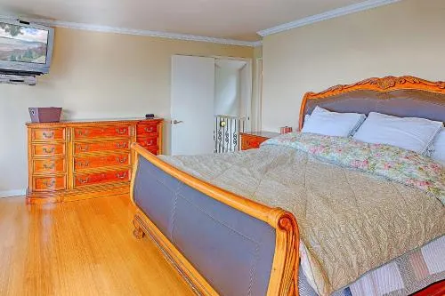Four Stone Beach House - Image 1