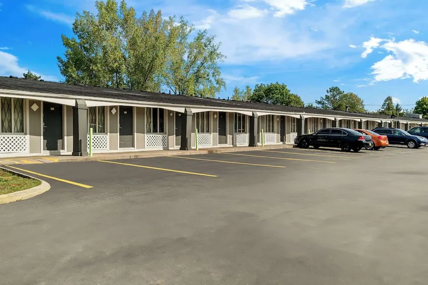Rodeway Inn & Suites, Saginaw - Image 1