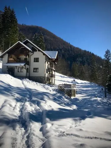 Cabana Caprioara-Piatra Craiului - Image 1