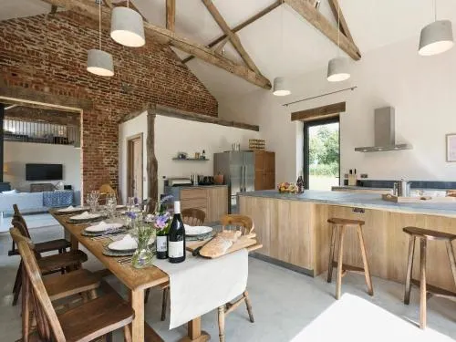 Old Hall Farm Barn - Image 1