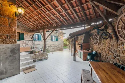 Casa Outeiro de Cima Casa RÃºstica tÃ­pica Serrana Seia SERRA DA ESTRELA - Image 1