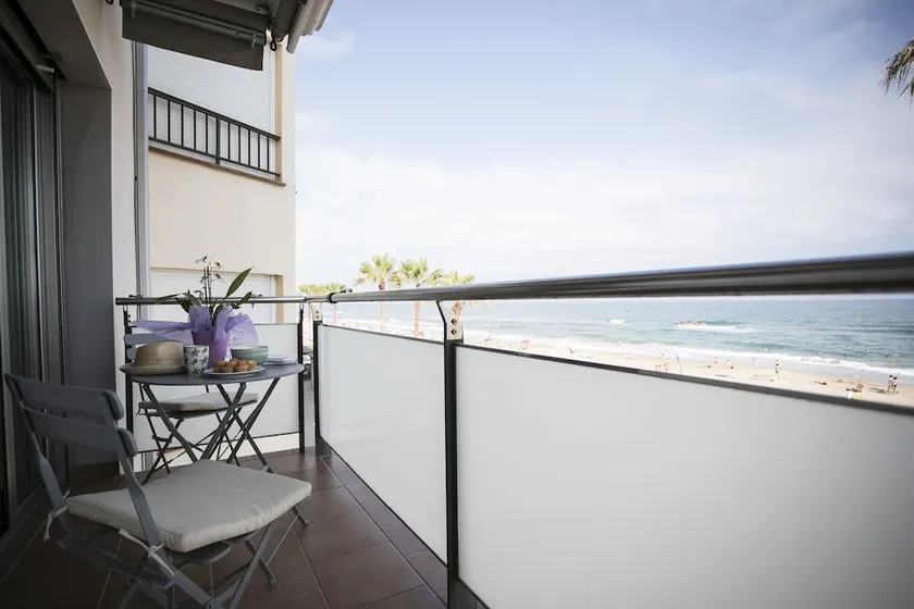 Apartaments Grup Claustre - Image 1