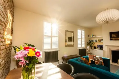 Stunning Seaside Apt Sleeps 6 - Image 1