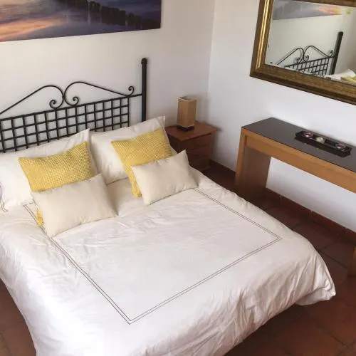 Las Rosas Apartment - Image 1