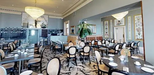 Grand Hotel - Image 1