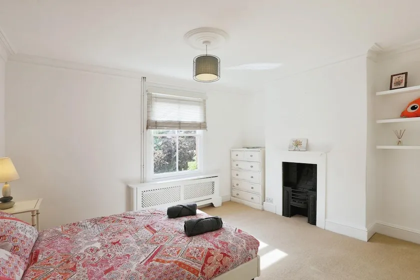 Charming 4-Bed Victorian Home in Historic Central Worcester - Image 1