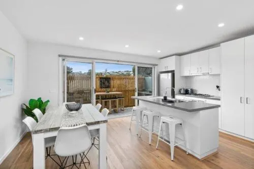 CASA EMEC- 500m To The Beach Or Main Strip! - Image 1