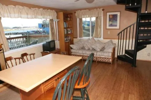 Sail Inn - Image 1