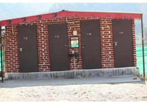 The Junky Yard Camps - Image 1