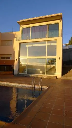 Gran Casa Con Piscina En Abrera - Image 1