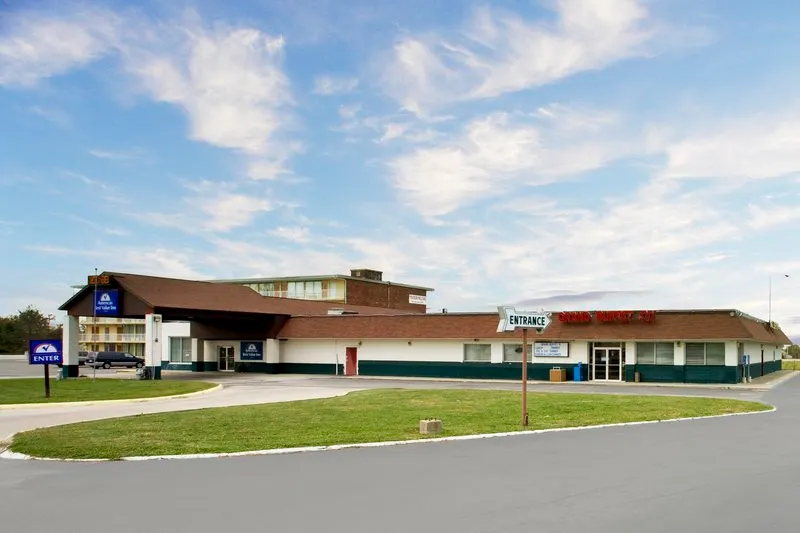 Americas Best Value Inn & Suites - Image 1