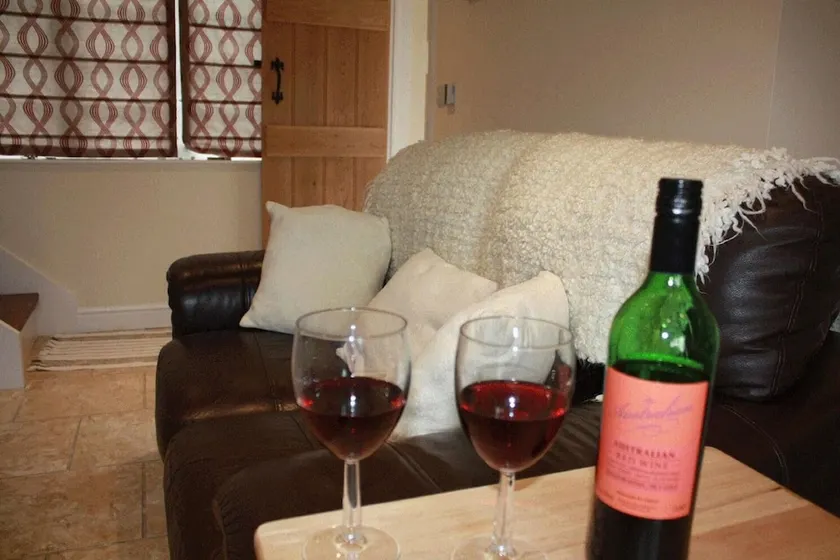 Pet Friendly - Country Cottage - 2 Guests Retreat - Image 1
