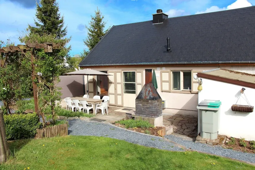 Modern Holiday Home With Private Garden - Image 1
