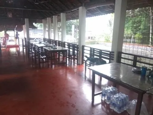 Hotel Brook Shore - Image 1