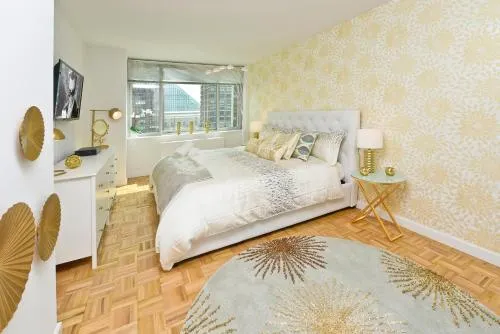 Two Bedroom Apartment with City View - Lincoln Center - Image 1