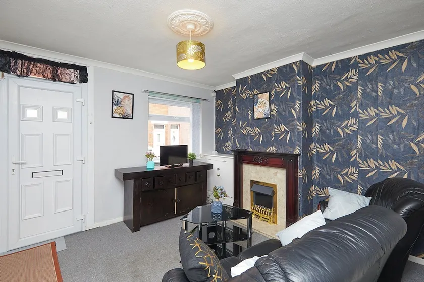 Comfortable 4 bed House in Hucknall Nottingham - Image 1