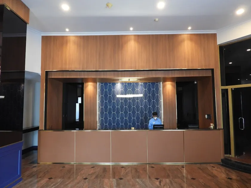 Travellers  Hotel  Jakarta - Image 1