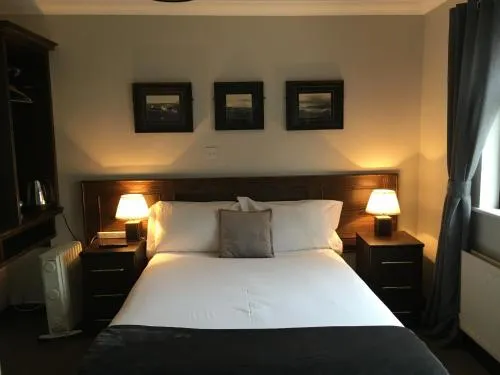 The Midway Bar & Guesthouse - Image 1