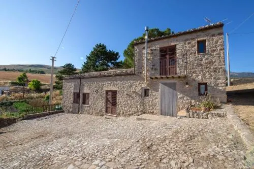 Casa Vacanza Casale in C.da Donalegge Madonie - Image 1
