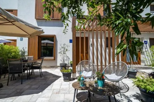 Stay U-nique Studio Apartment Near the Beach - Image 1