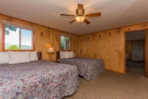Flamingo Resort On Lake George - Image 1